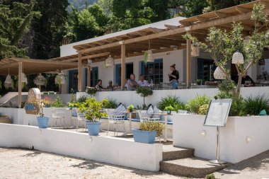 Kos, Yunanistan - 9 Mayıs 2023: Yunanistan 'ın Kos adasındaki Zia köyündeki taverna