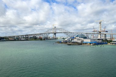 Corpus Christi 'deki Harbor Köprüsü ve Teksas Eyalet Akvaryumu' na bakın. Teksas, ABD