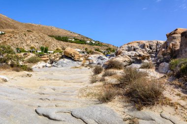 Paros Kolymbithres plajı, kaya oluşumları ve kayalık koyları. Paros Adası, Kiklad, Yunanistan