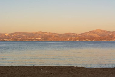 Paros Adası 'ndaki Logaras plajı. Naxos sahili manzarası. Cyclades, Yunanistan