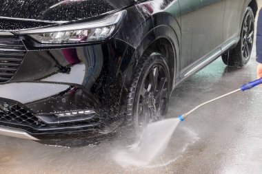 El ile araba yıkama Oto yıkama dışında basınçlı su ile
