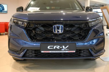 Gdansk, Polonya - 24 Şubat 2024: Honda CR-V hibrit otomobil galerisinde sunuldu