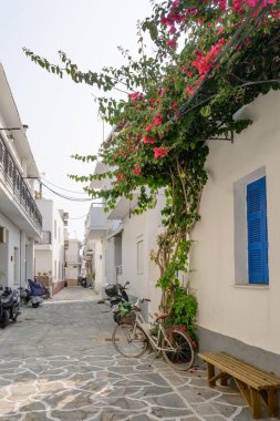 Kos, Yunanistan - 12 Mayıs 2023: Yunanistan 'ın Kos adasındaki Kardamena tatil beldesinde sokak
