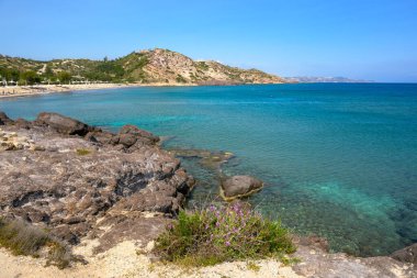 Kos adasındaki Agios Stefanos plajı. Yunanistan