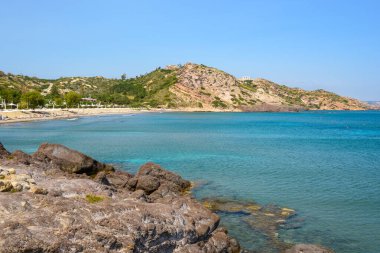 Kos adasındaki Agios Stefanos plajı. Yunanistan