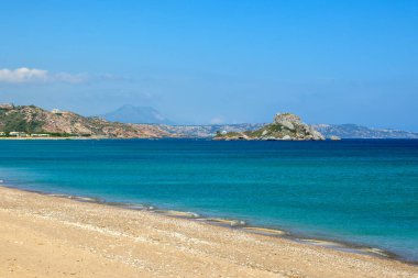 Kefalos plajı, Kos adasında uzun bir kumsal ve ince çakıl taşları. Yunanistan