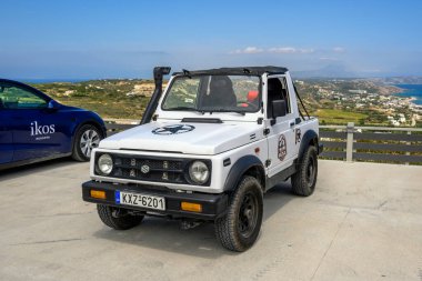 Kos, Yunanistan - 12 Mayıs 2023: Suzuki Jimny, Kos adasını keşfetmek için popüler ulaşım araçları. Yunanistan