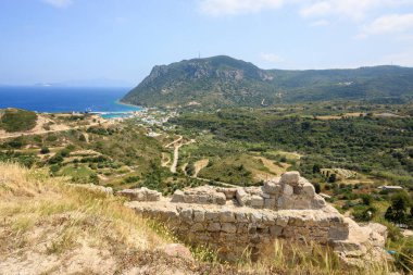 Kos Adası 'ndaki Kefalos limanı ve şehir manzarası. Yunanistan