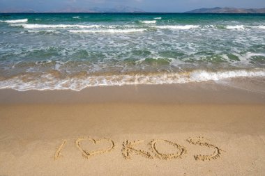 Marmari plajı, altın kumu, zümrüt suları, Kos 'un en iyi plajı. Dodekanese, Yunanistan