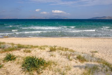 Altın kumu ve zümrüt suları olan güzel Marmari plajı. Kos Adası, Yunanistan
