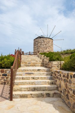 Kefalos 'taki eski yel değirmeni. Kos, Yunanistan