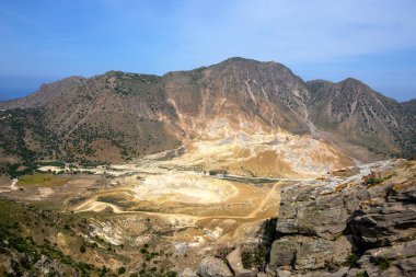 Stefanos krateri, Yunanistan 'daki Nisyros adasındaki en büyük ve en etkileyici krater..