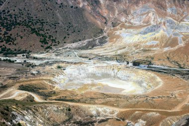 Stefanos krateri, Yunanistan 'daki Nisyros adasındaki en büyük ve en etkileyici krater..