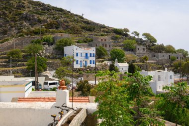 Nisyros, Yunanistan - 10 Mayıs 2023: Yunanistan 'ın Nikia köyü. Nisyros Adası, Yunanistan