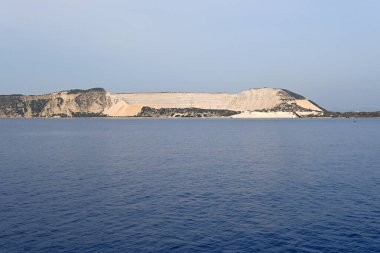 Dodecanese 'deki Yunan volkanik adası Gyali' de (Yali) sünger taşı madenciliği. Yunanistan