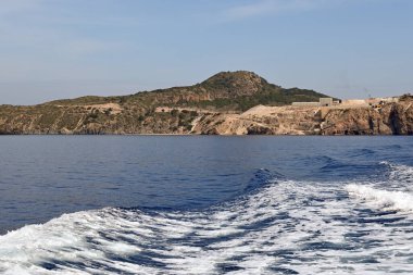 Dodecanese 'deki Yunan volkanik adası Gyali' de (Yali) sünger taşı madenciliği. Yunanistan