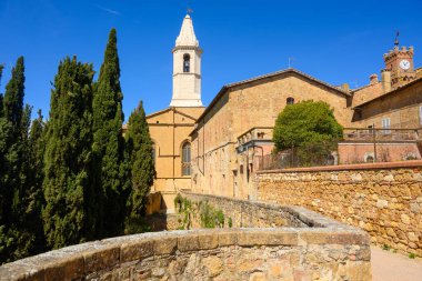 Pienza, İtalya - 28 Nisan 2023: Tuscany, İtalya 'daki tarihi Pienza kentinin mimarisi