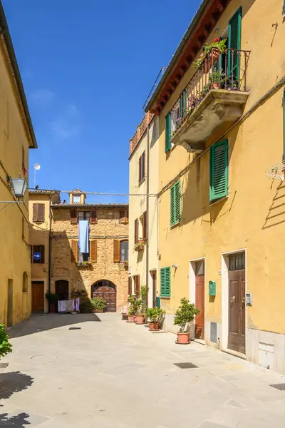Pienza, İtalya - 28 Nisan 2023: Tuscany, İtalya 'daki tarihi Pienza kentinin mimarisi