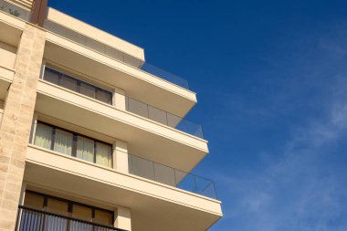 Tivat, Karadağ - 8 Haziran 2022: Porto Karadağ 'ın Kotor Körfezi' ndeki lüks otel. Karadağ ve Avrupa