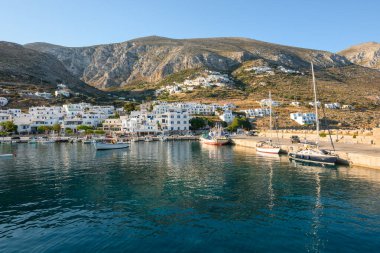 Aegiali, Amorgos adasının kuzey tarafında bir turistik köy. Cyclades, Yunanistan
