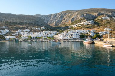 Aegiali, Amorgos adasının kuzey tarafında bir turistik köy. Cyclades, Yunanistan