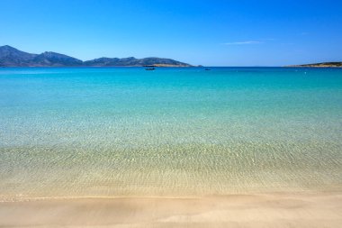Ammos plajı, kristal berrak suları olan kumlu bir sahil. Ano Koufonisi Adası. Küçük Kiklad, Yunanistan