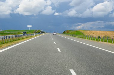 A1, Polonya - 17 Eylül 2022 - Polonya 'nın kuzeyinde bir otoyol olan A1 (Amber Otoyolu).