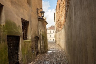 Lublin, Polonya - 13 Eylül 2022: Lublin 'deki Old Town Market Square' in mimarisi. Polonya