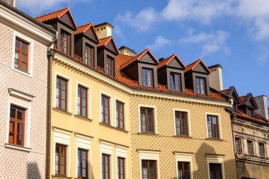 Lublin, Polonya - 13 Eylül 2022: Lublin 'deki Old Town Market Square' in mimarisi. Polonya