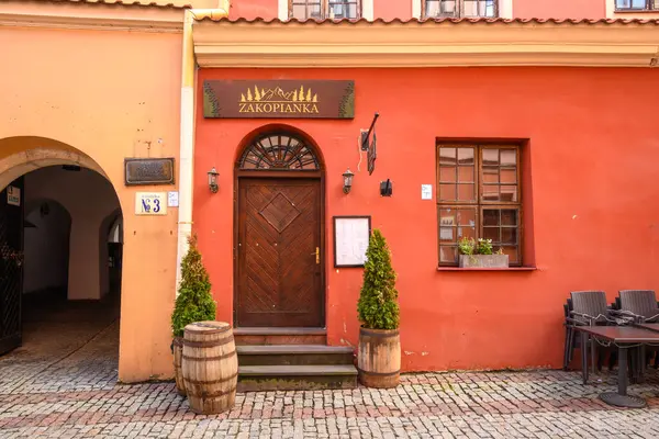 Lublin, Polonya - 13 Eylül 2022: Lublin 'deki Old Town Market Square' in mimarisi. Polonya