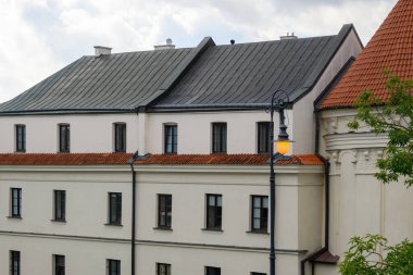 Lublin, Polonya - 13 Eylül 2022: Lublin 'deki Hafıza Lambası. Fener, Yahudi kasabasını hatırlatan gece gündüz parlıyor..