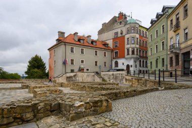 Lublin, Polonya - 12 Eylül 2022: Po Farze Meydanı (Eski Kilise Meydanı), Lublin 'deki Eski Şehir. Polonya