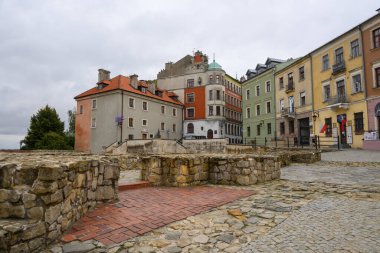 Lublin, Polonya - 12 Eylül 2022: Po Farze Meydanı (Eski Kilise Meydanı), Lublin 'deki Eski Şehir. Polonya