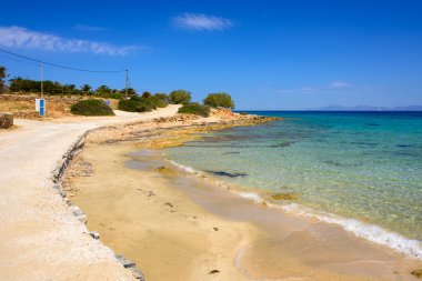 Ano Koufonisi adasının güney kıyısı. Koufonisia, Küçük Kiklad, Yunanistan