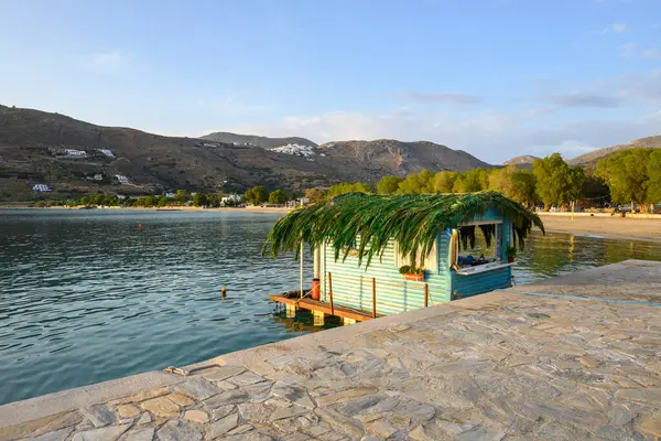 Aegiali köyündeki körfezin manzarası. Amorgos Adası, Kiklad, Yunanistan