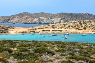 Amorgos 'taki Kalotaritissa plajı adanın güney tarafında yer almaktadır. Cyclades, Yunanistan
