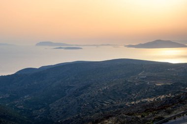 Ege Denizi 'ndeki Amorgos adasının kıyısında. Cyclades, Yunanistan