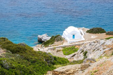 Amorgos adasındaki küçük Agia Anna şapeli, Kiklad, Yunanistan