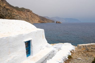 Amorgos adasındaki küçük Agia Anna şapeli, Kiklad, Yunanistan