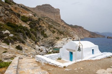 Amorgos adasındaki küçük Agia Anna şapeli, Kiklad, Yunanistan