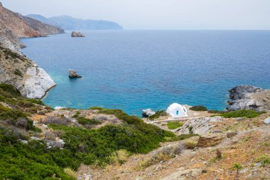 Amorgos 'un Agia Anna plajı, adanın en ünlü plajı. Cyclades, Yunanistan