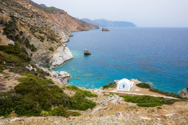Amorgos 'un Agia Anna plajı, adanın en ünlü plajı. Cyclades, Yunanistan