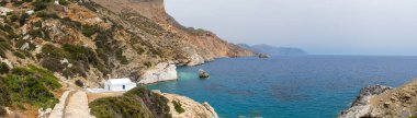 Amorgos 'un Agia Anna plajı, adanın en ünlü plajı. Cyclades, Yunanistan