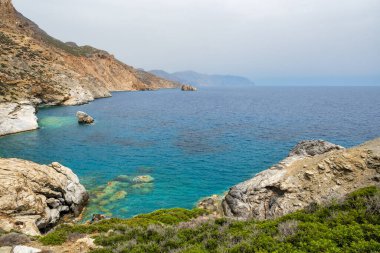 Amorgos 'un Agia Anna plajı, adanın en ünlü plajı. Cyclades, Yunanistan