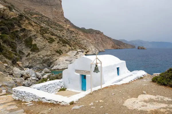 Amorgos adasındaki küçük Agia Anna şapeli, Kiklad, Yunanistan
