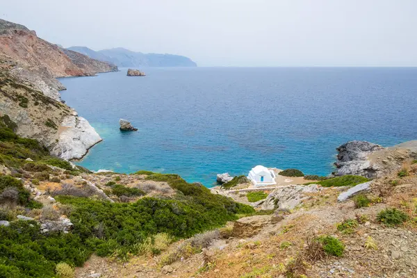 Amorgos 'un Agia Anna plajı, adanın en ünlü plajı. Cyclades, Yunanistan