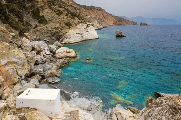 Amorgos 'un Agia Anna plajı, adanın en ünlü plajı. Cyclades, Yunanistan