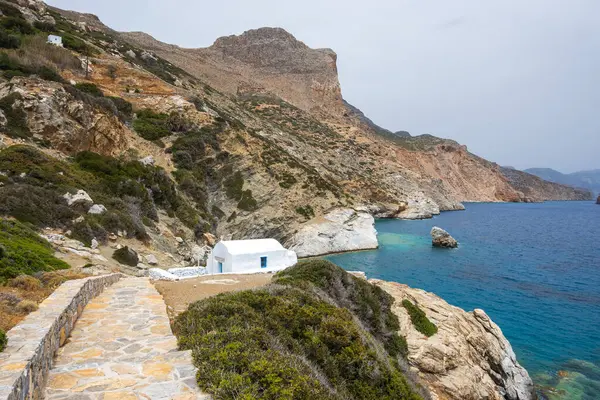Amorgos 'un Agia Anna plajı, adanın en ünlü plajı. Cyclades, Yunanistan