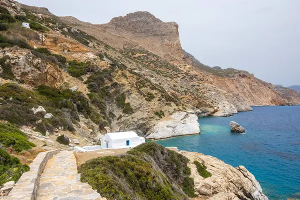 Amorgos 'un Agia Anna plajı, adanın en ünlü plajı. Cyclades, Yunanistan