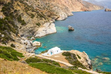 Amorgos 'un Agia Anna plajı, adanın en ünlü plajı. Cyclades, Yunanistan